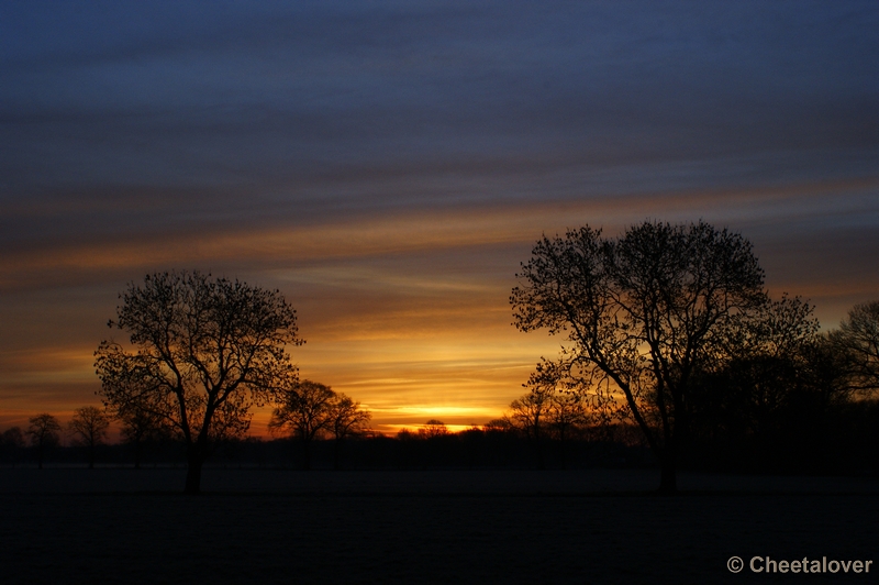 _DSC0001.JPG - Zonsopkomst vlak bij Gilze