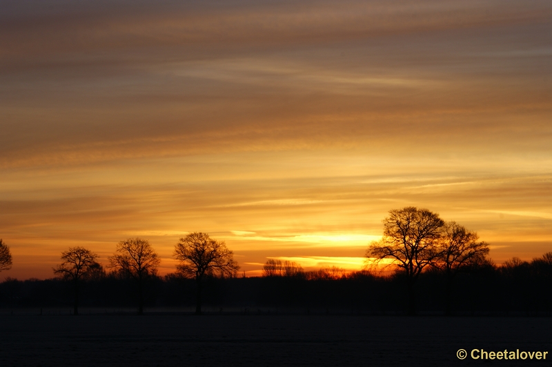 _DSC0006.JPG - Zonsopkomst vlak bij Gilze