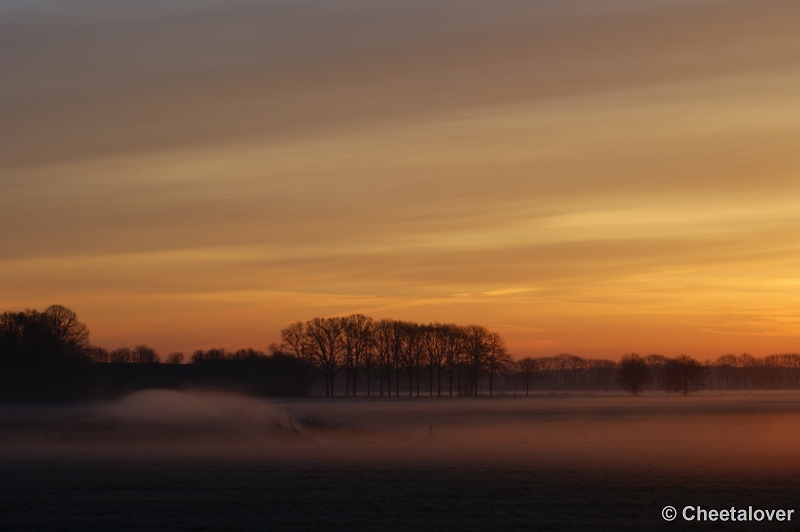 _DSC0009.JPG - Zonsopkomst vlak bij Gilze