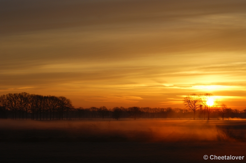 _DSC0012.JPG - Zonsopkomst vlak bij Gilze